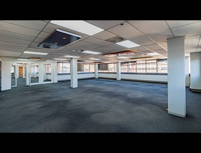 1,174M² OFFICE TO LET IN FERNDALE